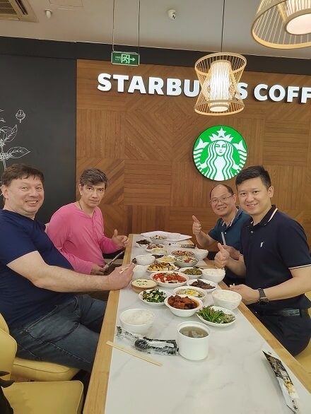 與客戶進行簡單的午餐。.jpg
