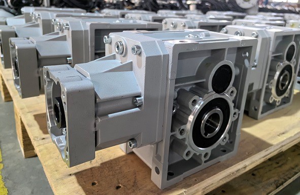 艾思捷款雙曲面直角減速機(jī)SJKM050-66.67-Y0.37KW-4P-MC (2).jpg