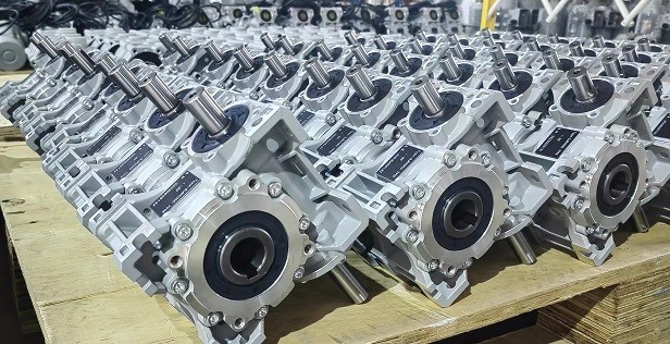 11月正忙，艾思捷雙軸輸入蝸輪減速機SJMRV050-30-AB發貨 (2).jpg